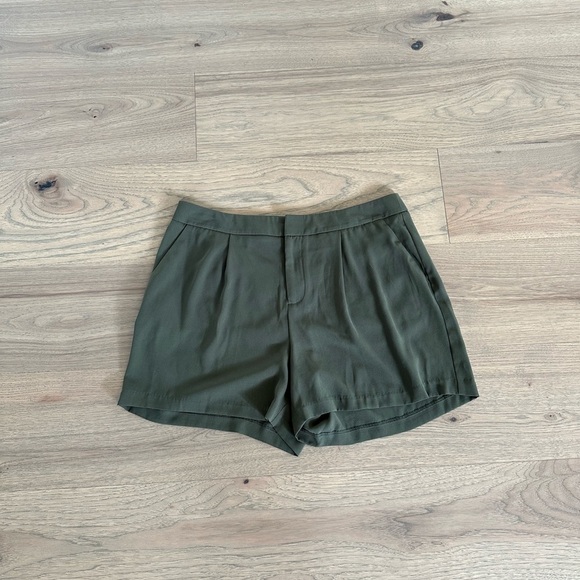 A New Day Womens Army Green Lightweight High Rise Pleated Shorts Size 10 - Picture 1 of 8